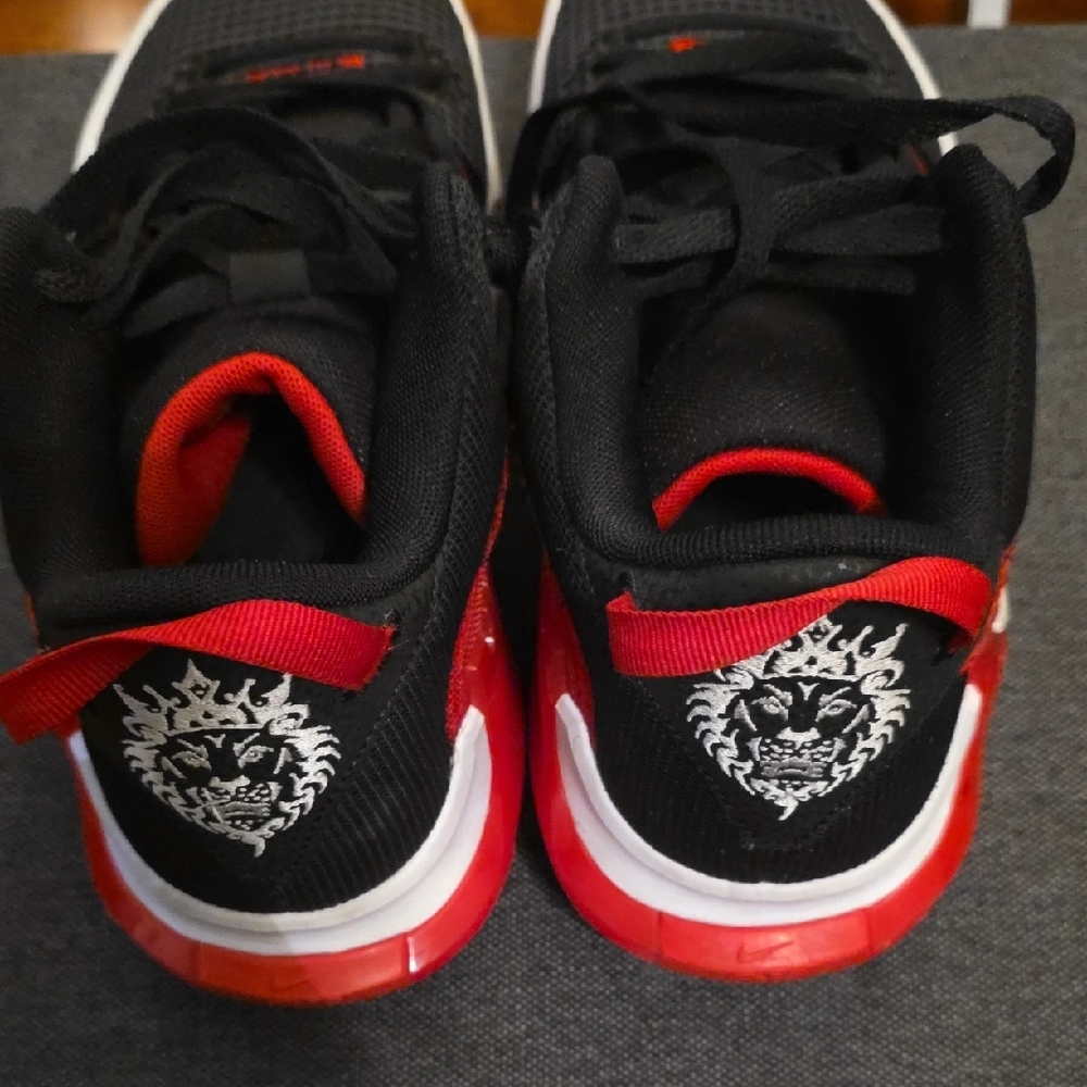 Lebron Witness VII  Black and Red Men's  Basketball Shoes. Mens Size 9. - Picture 4 of 11